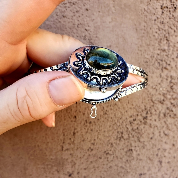 New Unique Labradorite 925 Silver Poison Cuff Bracelet. - Picture 6 of 16